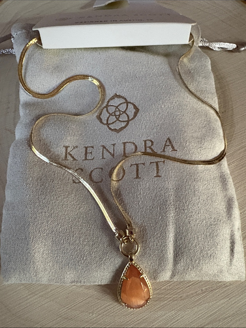 Kendra Scott Gold Necklace with Orange Cat’s eye pendant new with tag - Picture 3 of 4